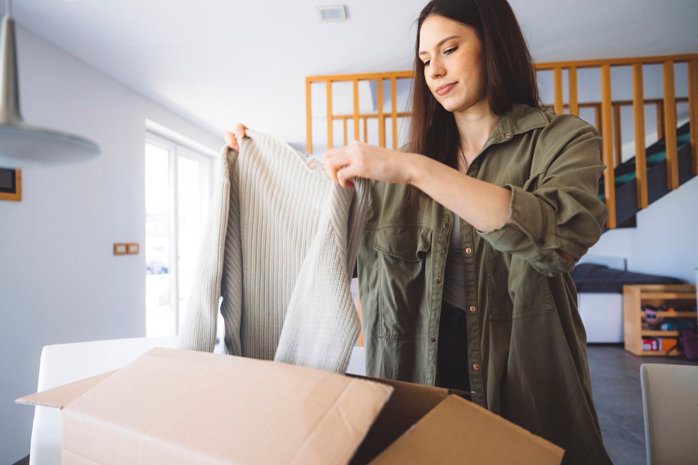 6 tips for shopping with Poshmark: Save money with clothing