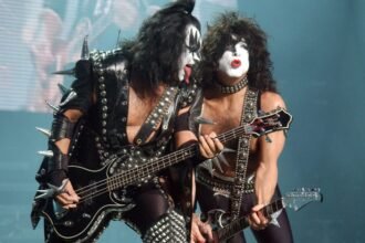 Kiss: Photos of legendary rock bands such as Paul Stanley and Jean Simmons