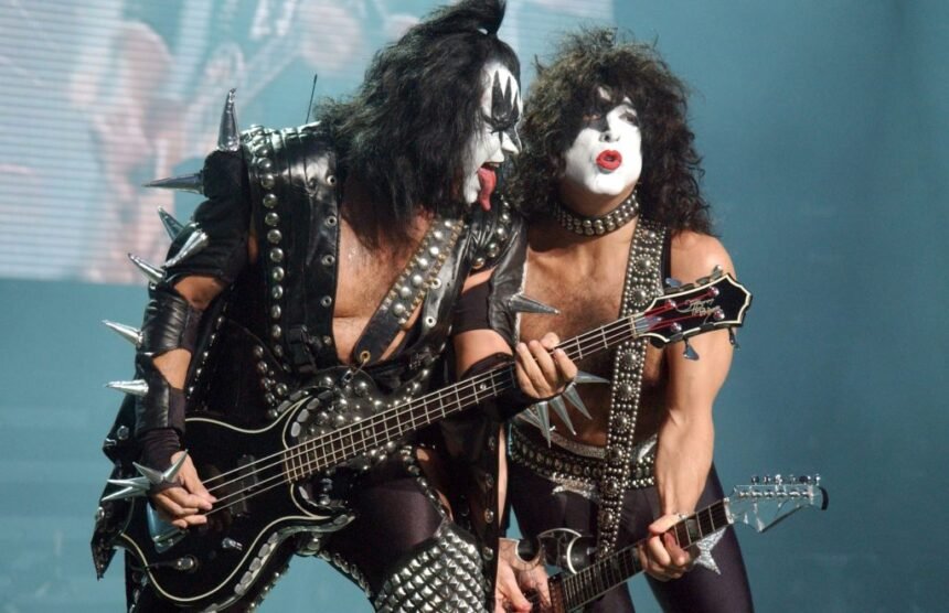 Kiss: Photos of legendary rock bands such as Paul Stanley and Jean Simmons
