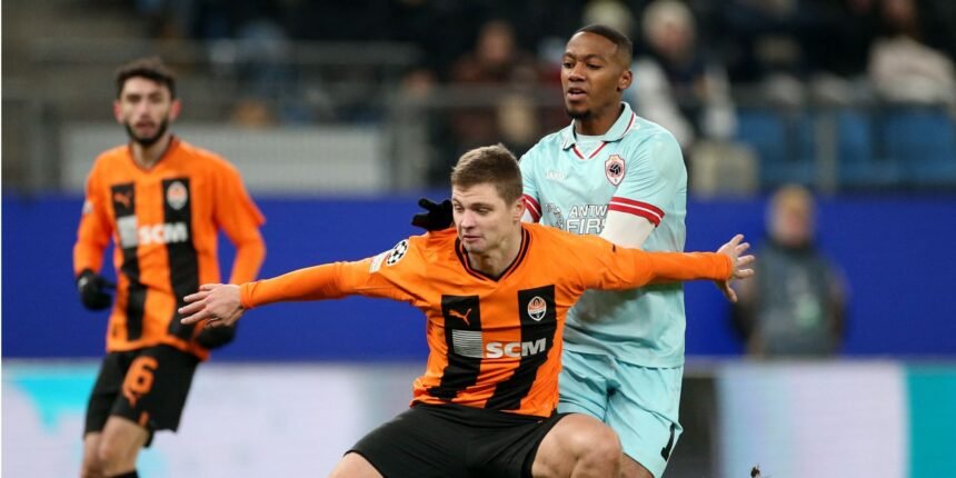 The "Direct" star hopes to deal with Celtic movements after the talk.