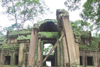 Visit Angkor Wat Temple