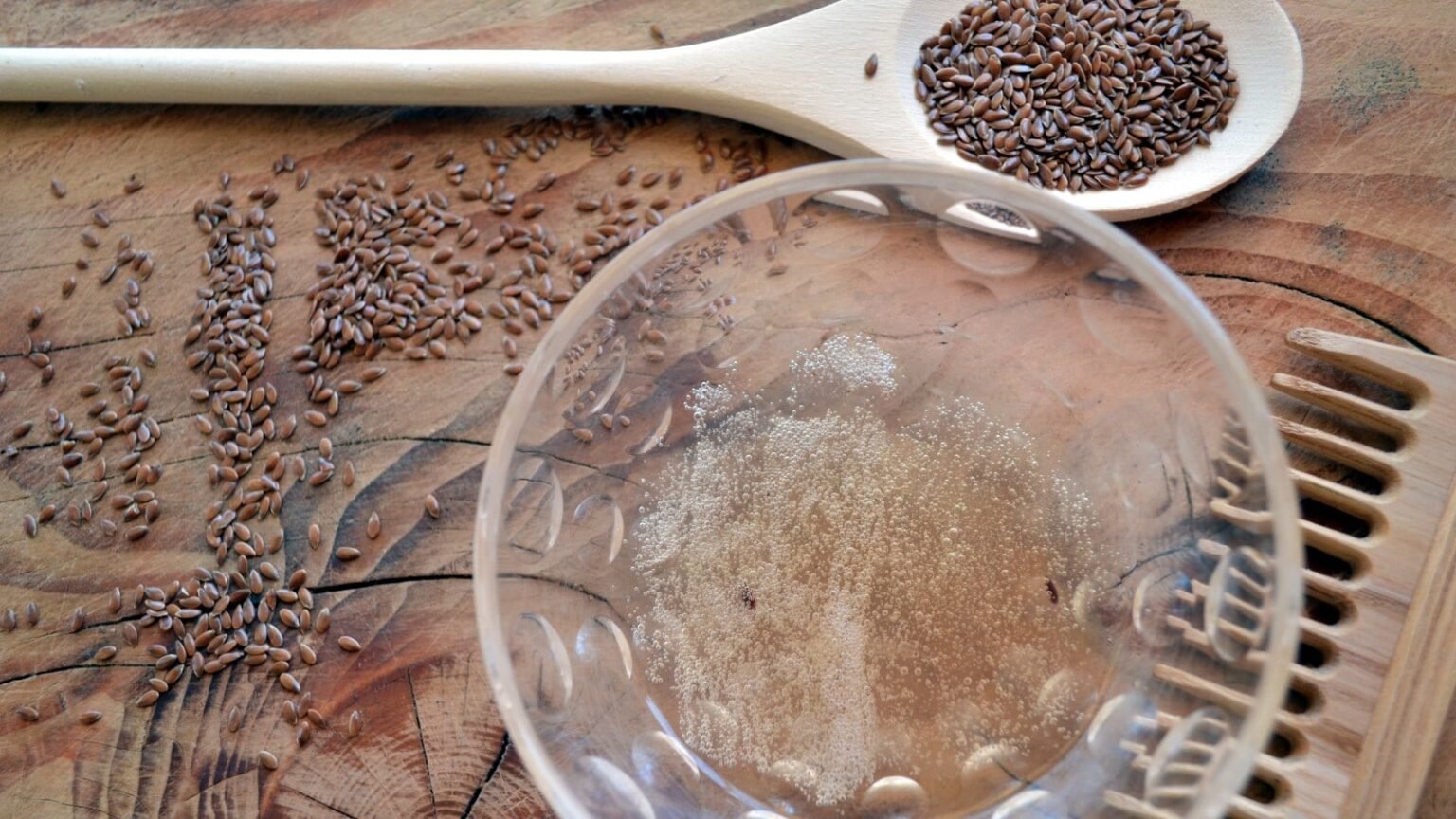 DIY Flaxseed Gel for Hair: A Natural Way to Moisturize and Enhance Your Mane